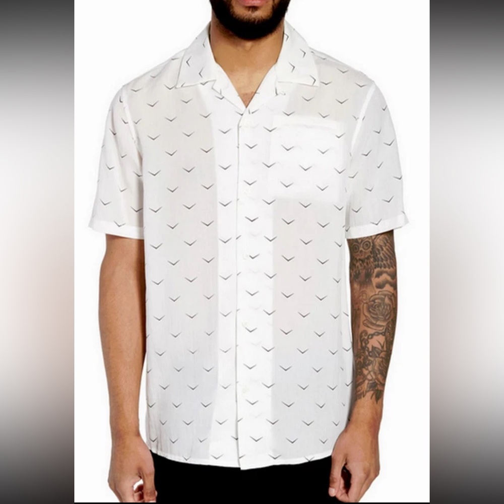 Hudson Camp-Collar V Print Sport Shirt White/Black Lightweight Summer Vacation